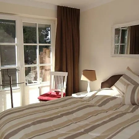 Apartment 1 Rosenberg 32 *
