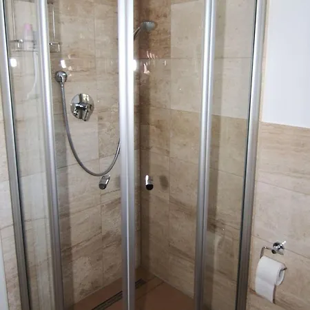 Apartment 1 Rosenberg 32 *